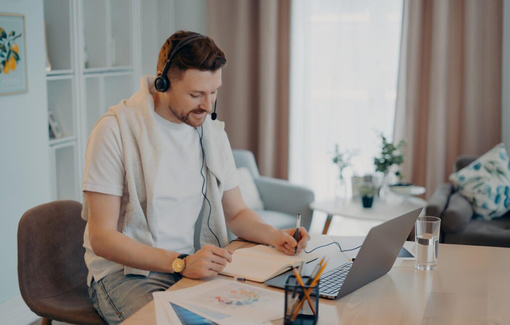 Flexible remote English learning for working professionals